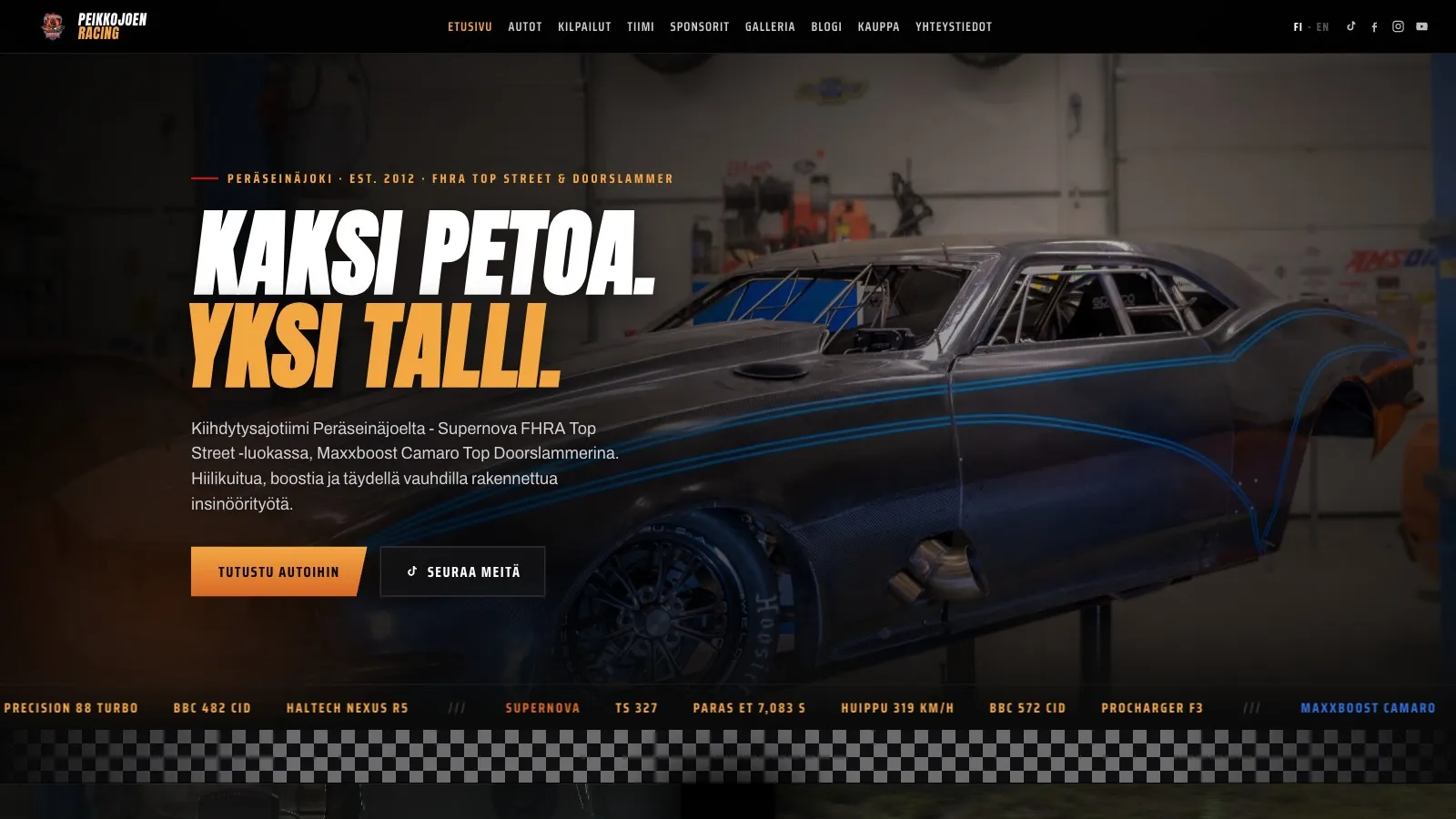 Vauhdissa.com-sivuston etusivu: Maxxboost Camaro tallissa ja otsikko Kaksi petoa. Yksi talli.